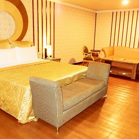 Huang Xing Motel Pingtung Kültér fotó
