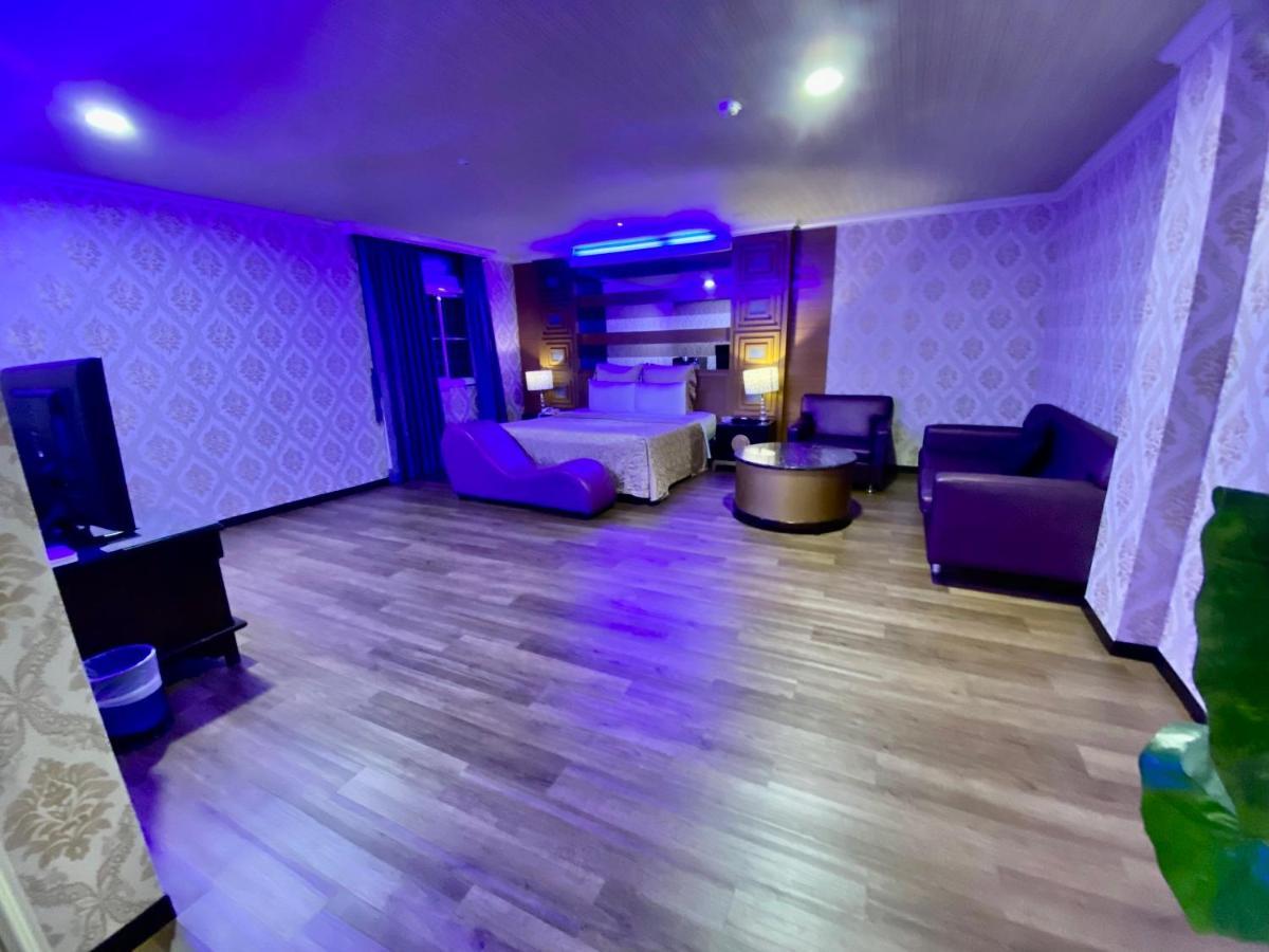 Huang Xing Motel Pingtung Kültér fotó