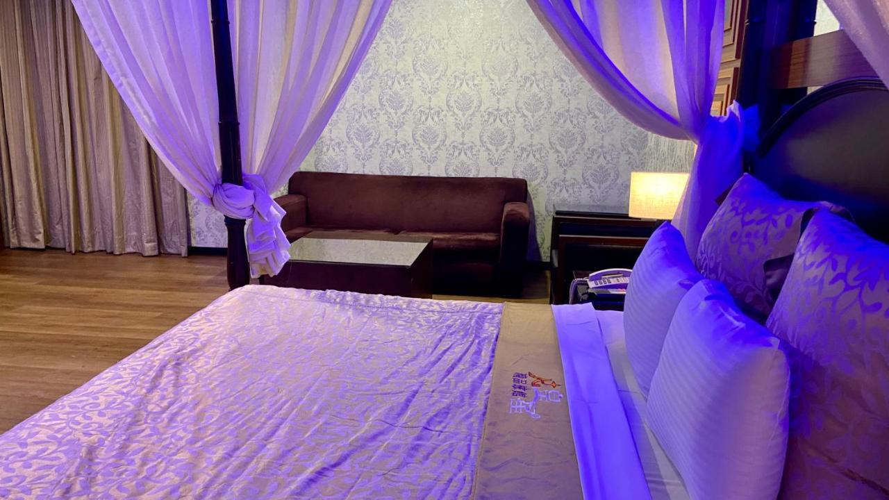 Huang Xing Motel Pingtung Kültér fotó