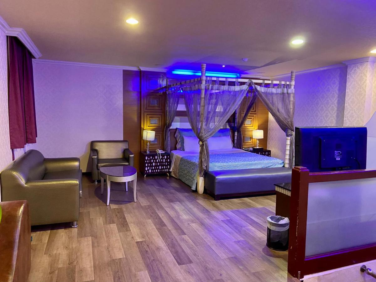Huang Xing Motel Pingtung Kültér fotó