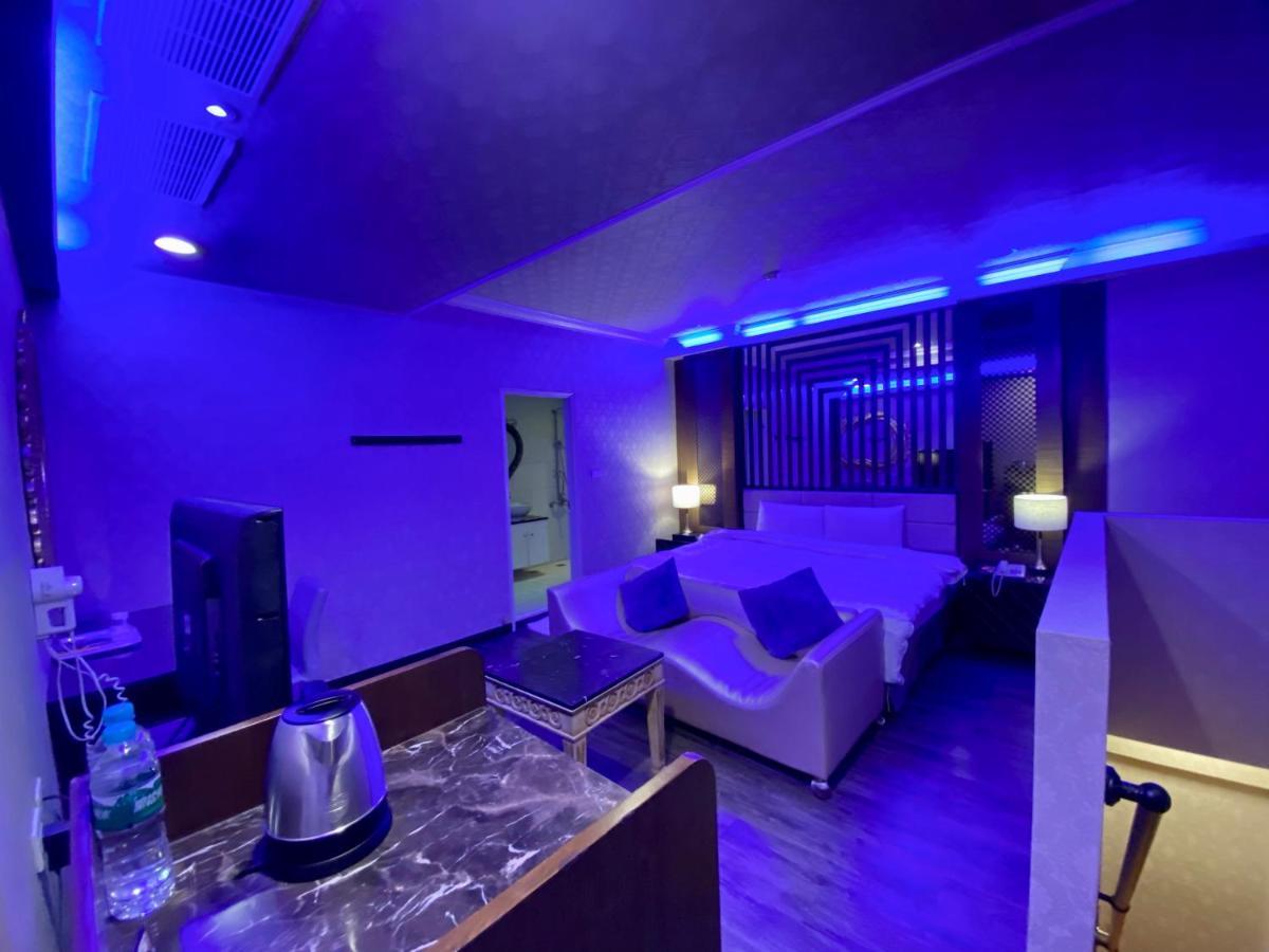 Huang Xing Motel Pingtung Kültér fotó