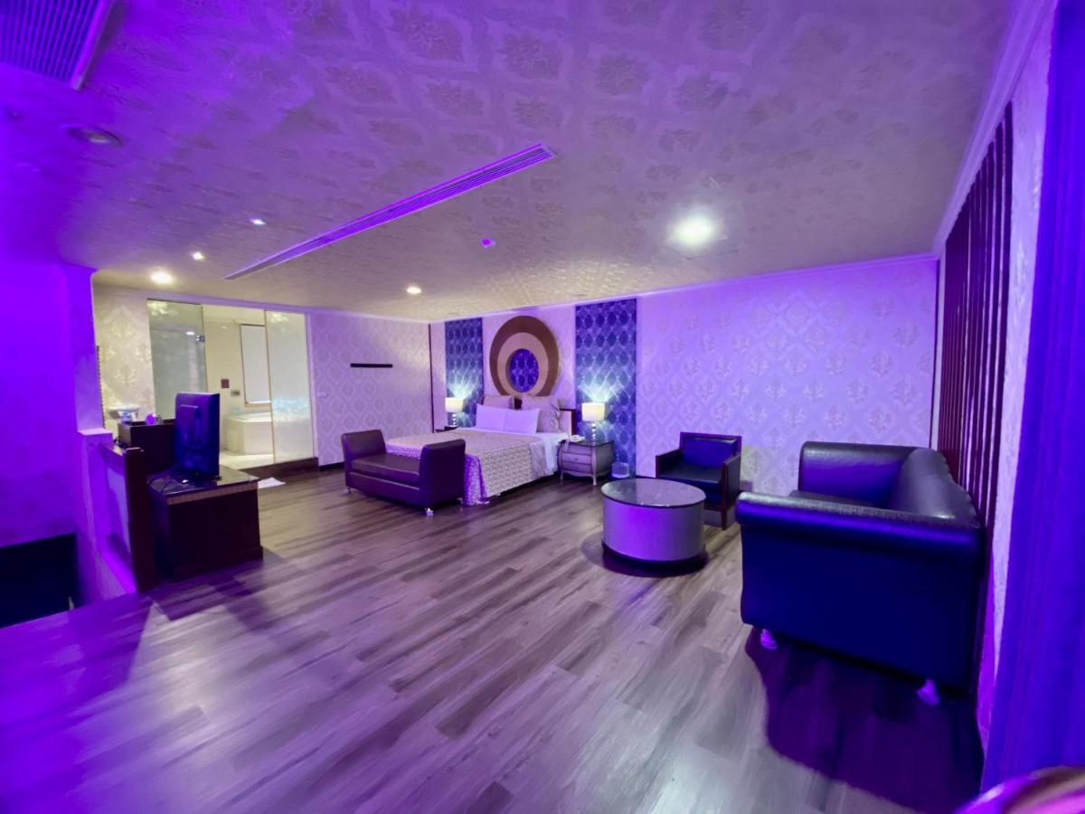 Huang Xing Motel Pingtung Kültér fotó