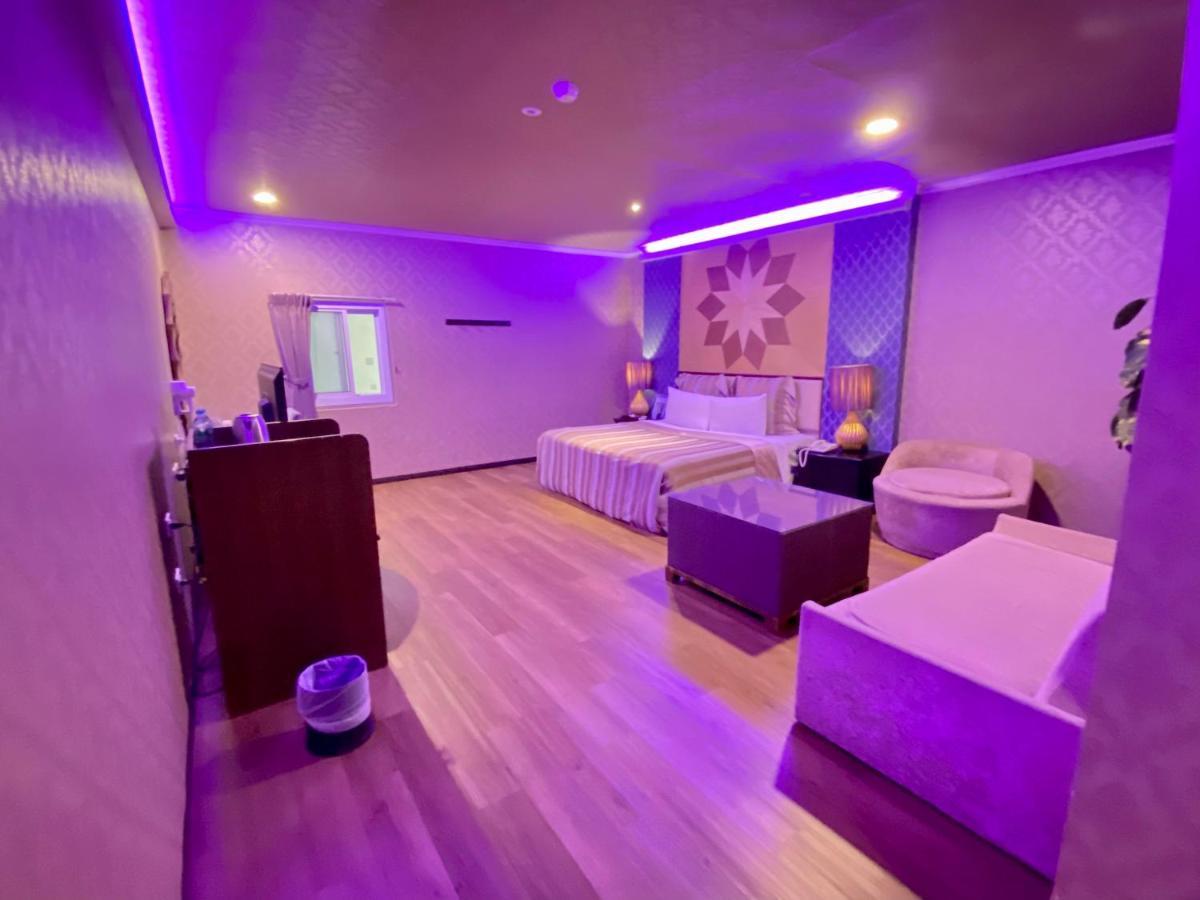 Huang Xing Motel Pingtung Kültér fotó