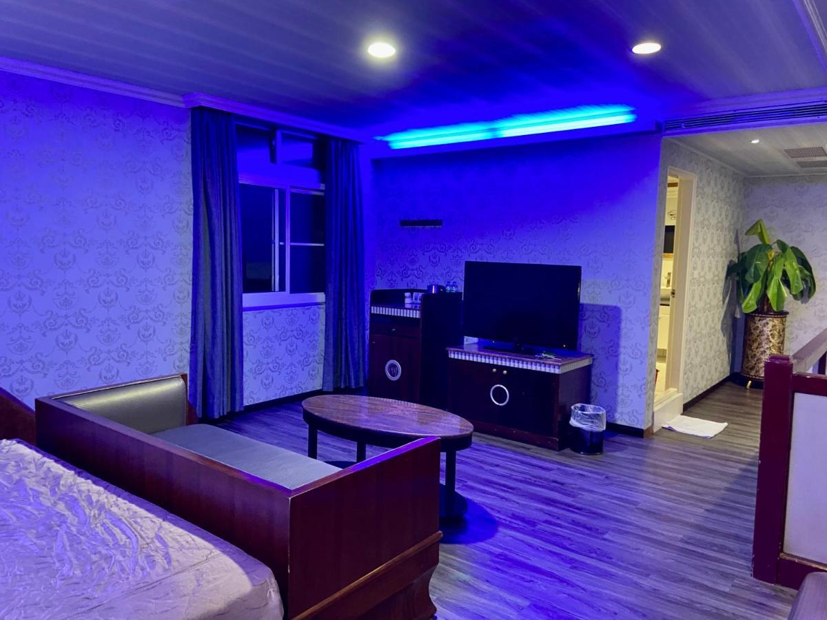 Huang Xing Motel Pingtung Kültér fotó