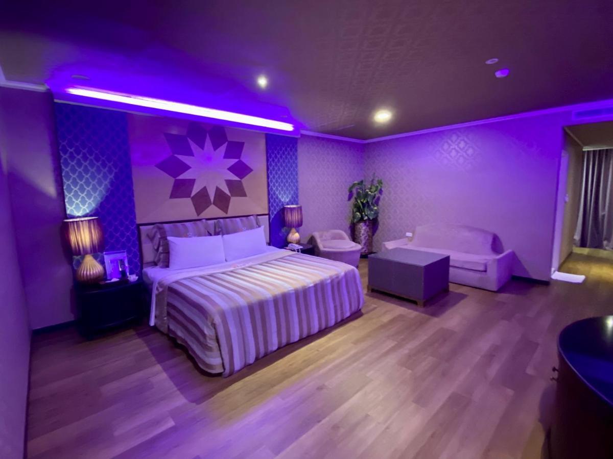 Huang Xing Motel Pingtung Kültér fotó