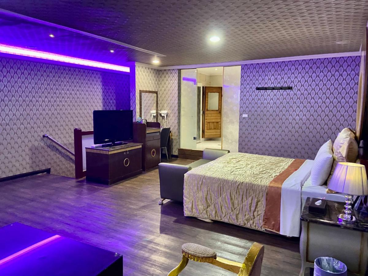 Huang Xing Motel Pingtung Kültér fotó