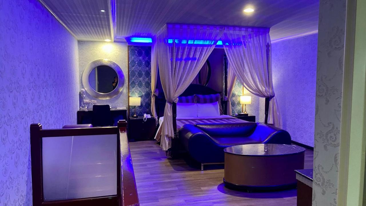 Huang Xing Motel Pingtung Kültér fotó