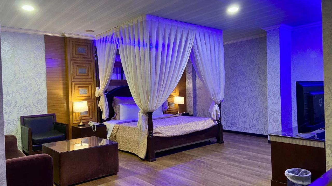 Huang Xing Motel Pingtung Kültér fotó