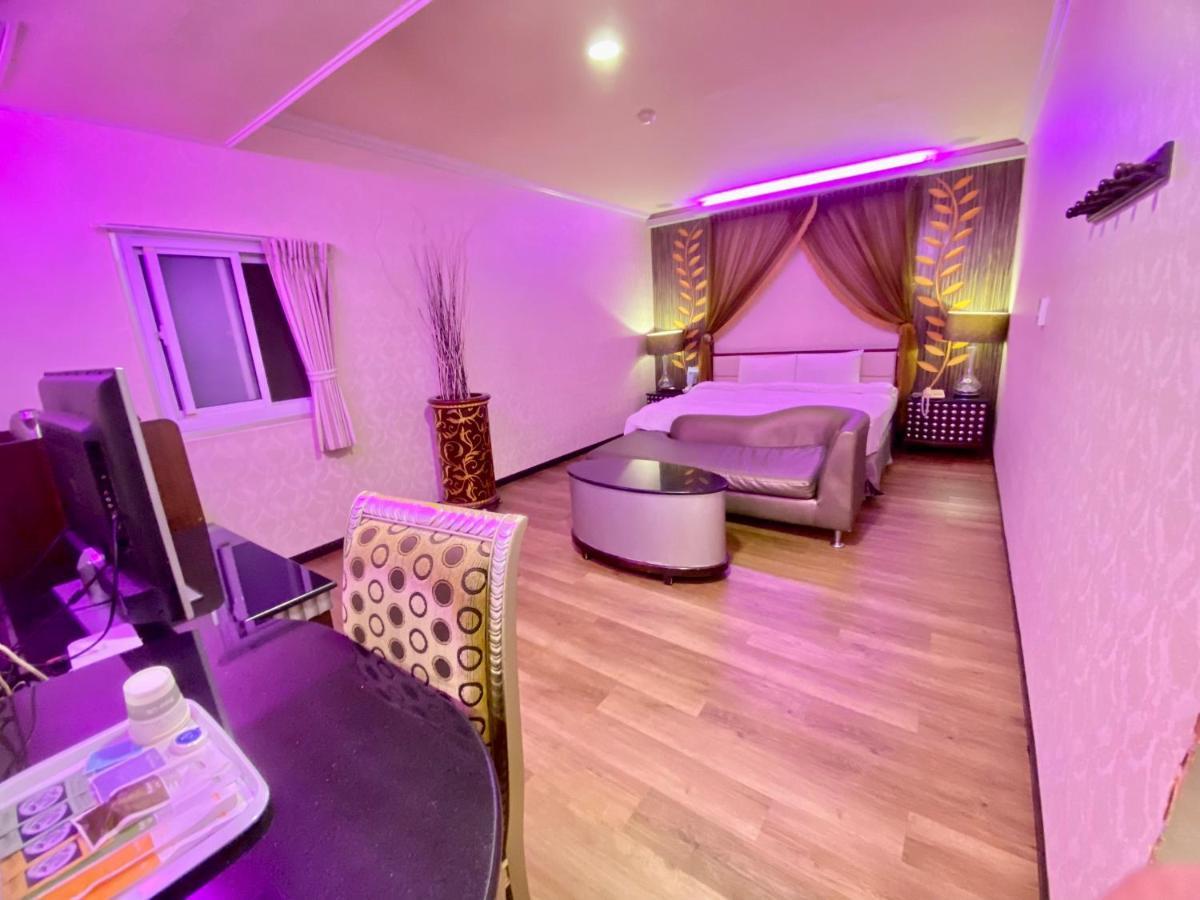 Huang Xing Motel Pingtung Kültér fotó