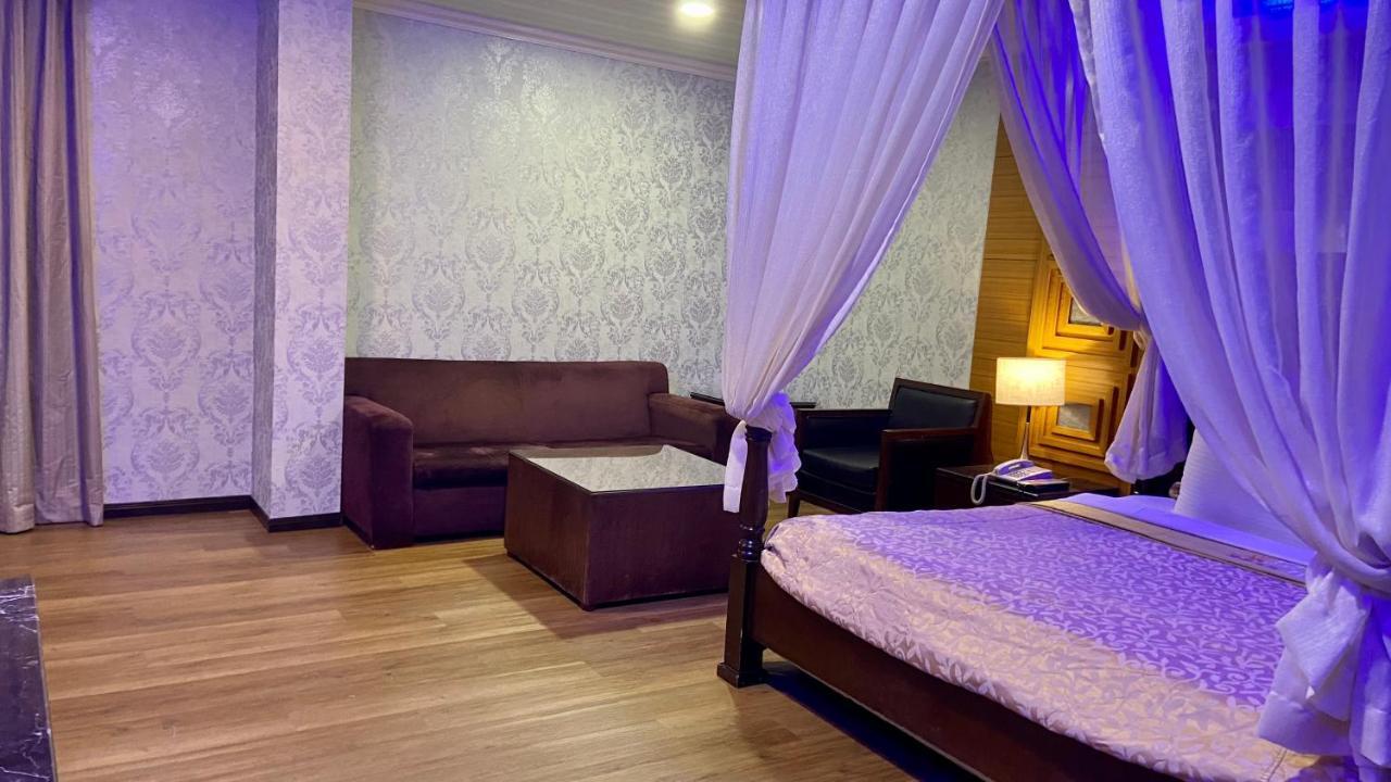 Huang Xing Motel Pingtung Kültér fotó