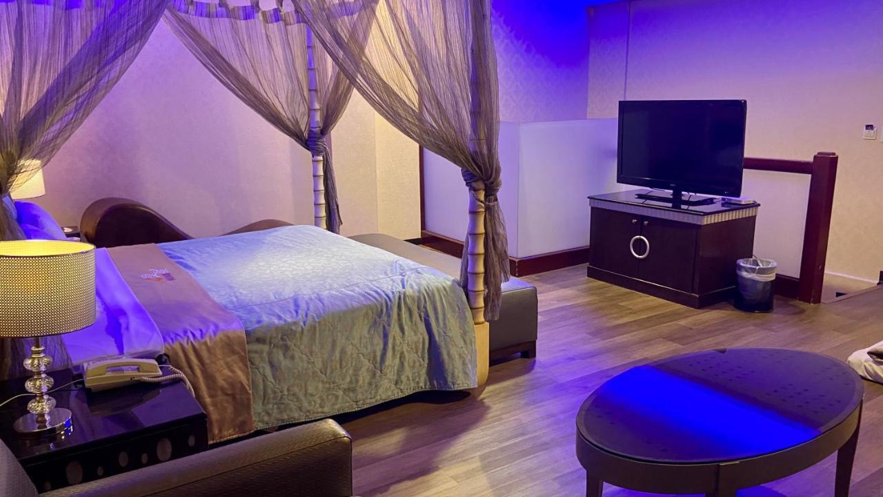 Huang Xing Motel Pingtung Kültér fotó