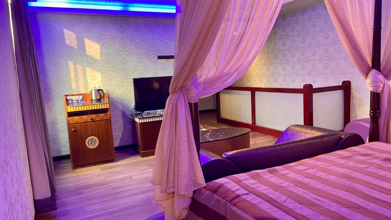 Huang Xing Motel Pingtung Kültér fotó
