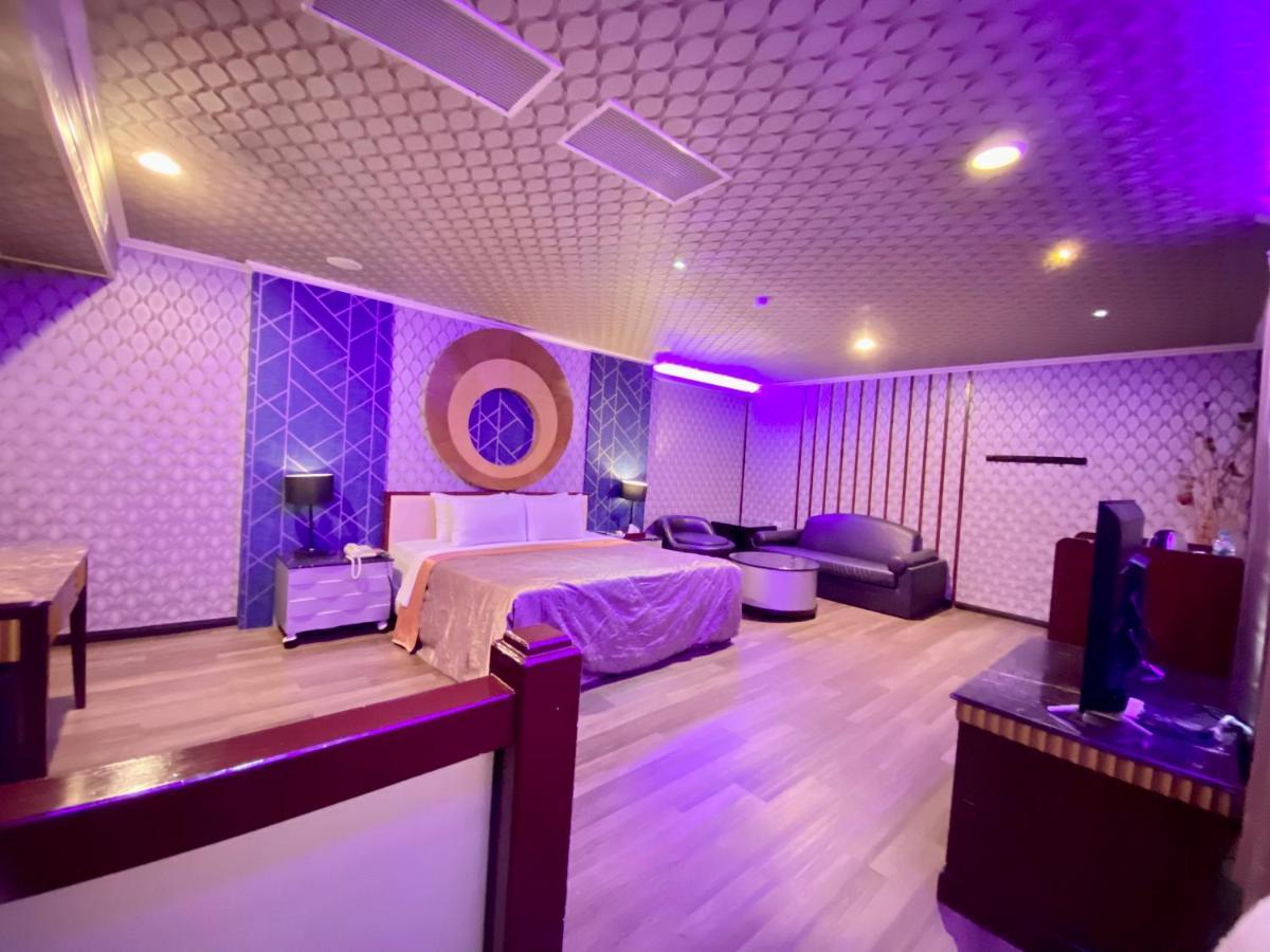 Huang Xing Motel Pingtung Kültér fotó